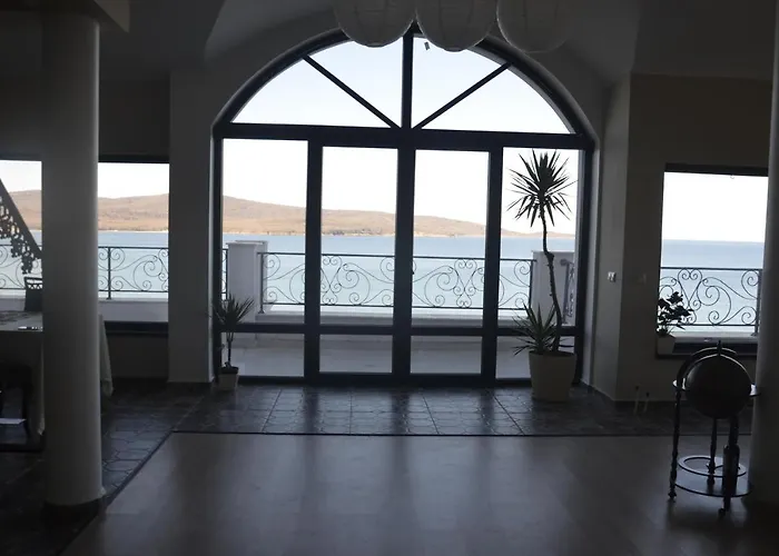 Ashram Ξενοδοχείο 3*